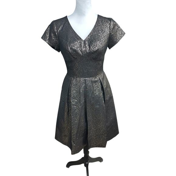 Vince Camuto Size 2 Black and Gold Dress Short Sleeve - Picture 1 of 5